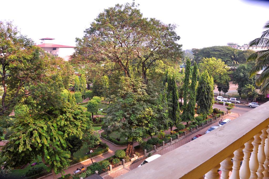 Vasco Residency Hotel Vāsco Da Gāma Екстериор снимка
